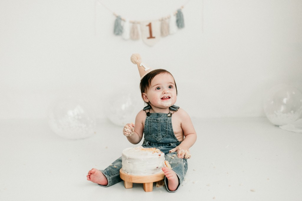cake smash photography session for Eugene Oregon photo studio