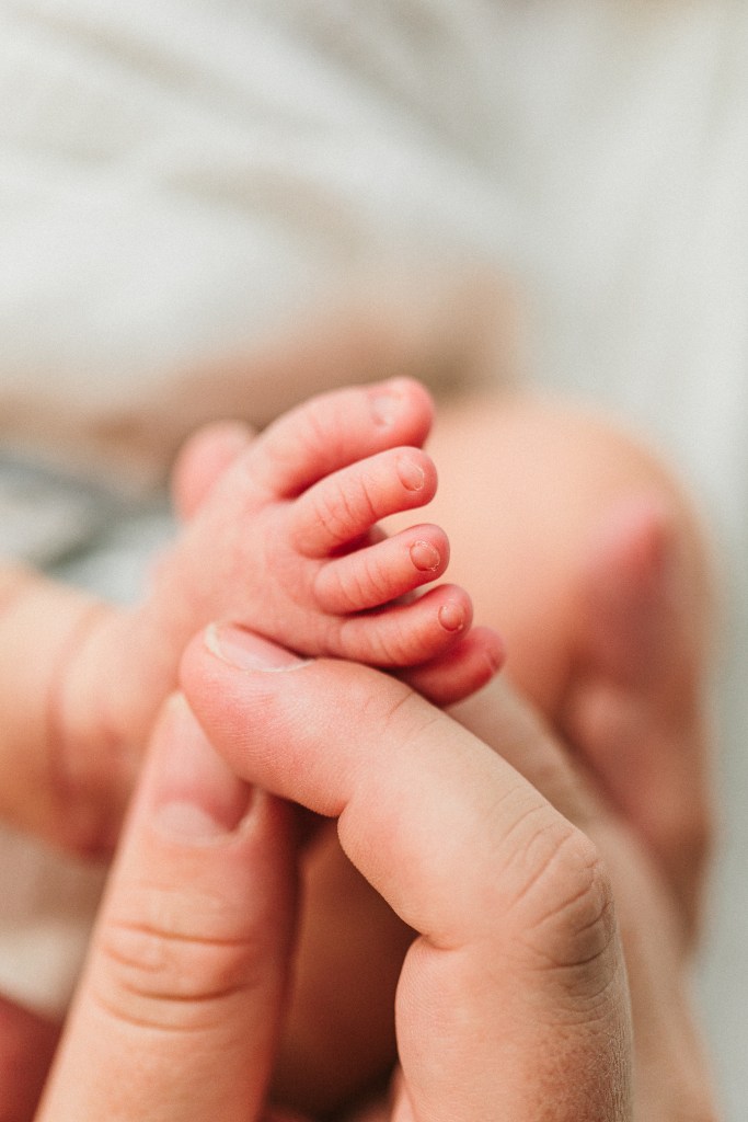 tiny fingers and details documented for Eugene newborn photography session - Heidi Rakas Photography